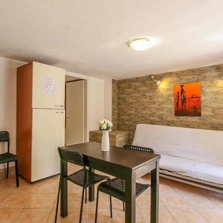Apartment Garden Basement - Seminterrato - Airport *